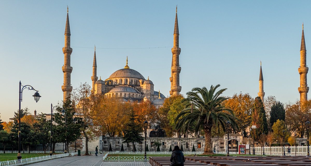 https://www.ipomehotels.com/en/wp-content/uploads/2020/08/Istanbul-e-le-Sue-Moschee-Photo-by-Lewis-J-Goetza-on-unsplash-1200x640.jpg