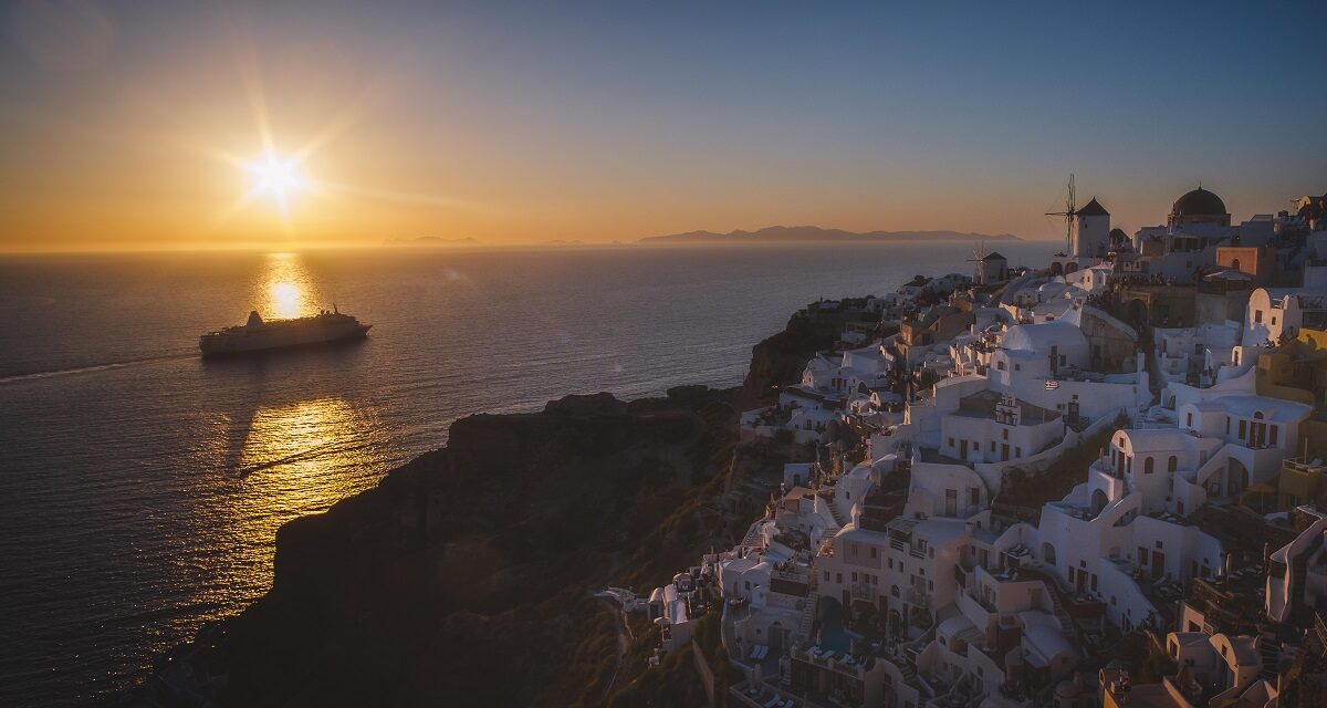 https://www.ipomehotels.com/en/wp-content/uploads/2020/12/Sunset-Oia-Santorini-Photo-by-Michael.-C-on-FlickR-1200x640.jpg