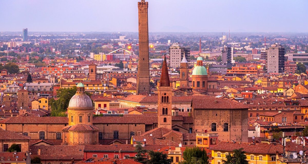 https://www.ipomehotels.com/en/wp-content/uploads/2022/02/Bologna-Photo-by-Petr-Slovaceka-on-unsplash-1200x640.jpg